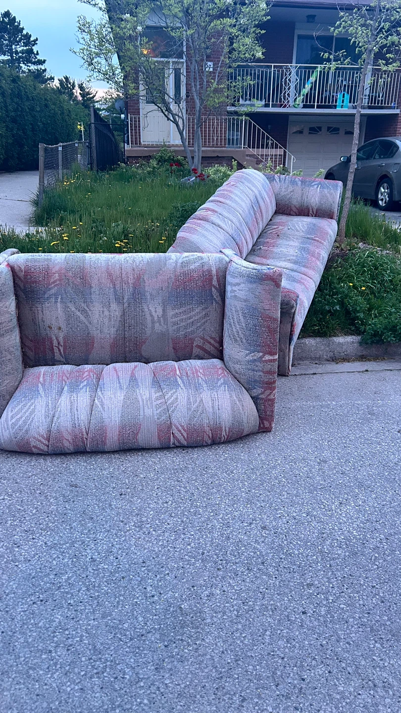 Floral Print Sofa need gone asap