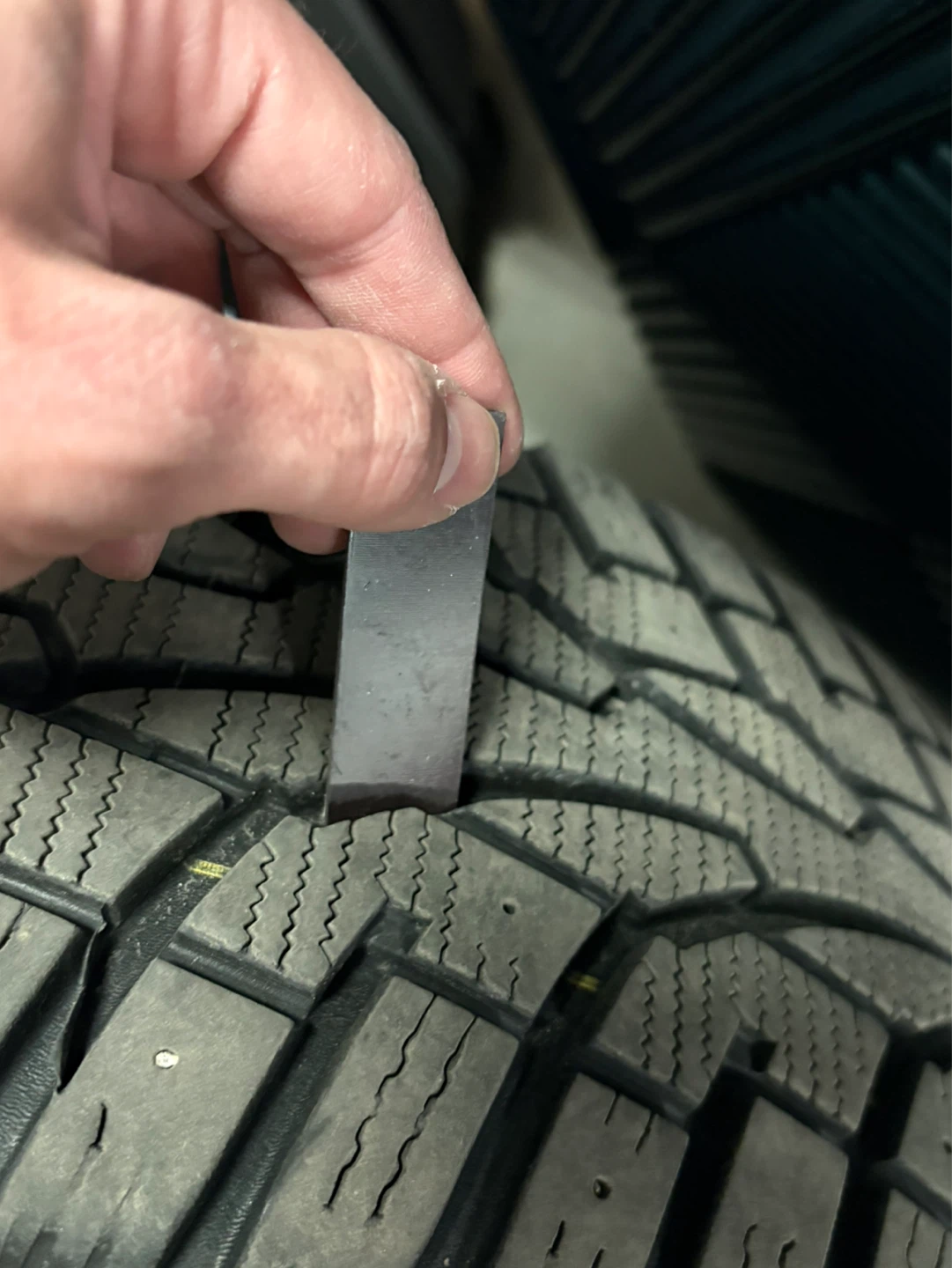 Uniroyal Tiger Paw Ice 3 & Snow Tire on Rim 2023 - photo 3