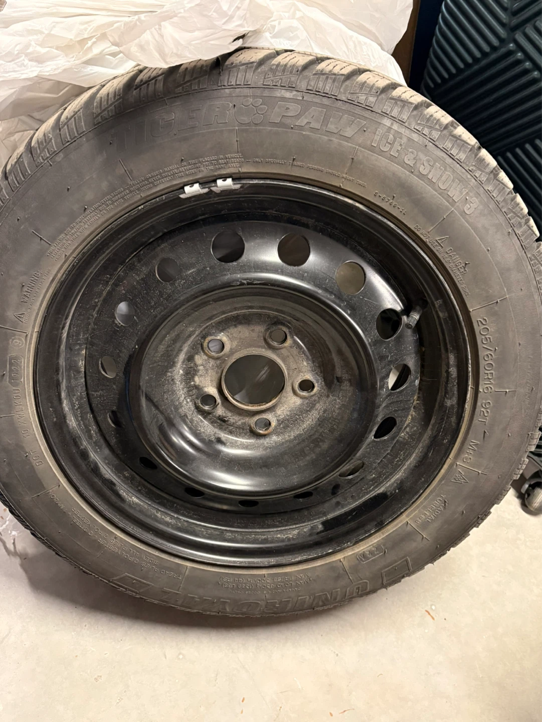 Uniroyal Tiger Paw Ice 3 & Snow Tire on Rim 2023