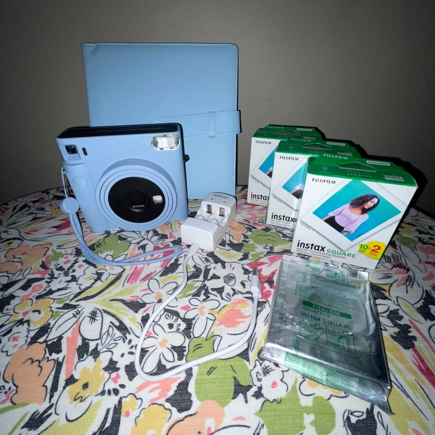 Instax Square SQ1 Camera Package