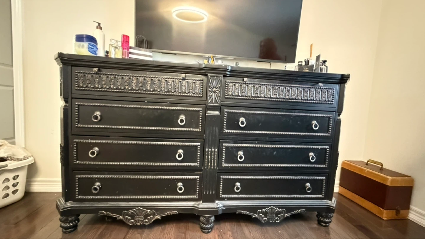 Black 8-Drawer Dresser