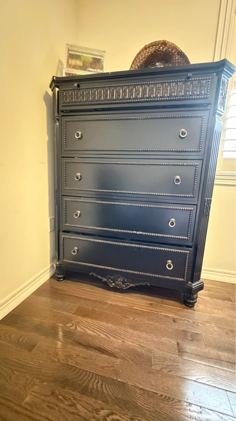 Dark Wood 5-Drawer Dresser