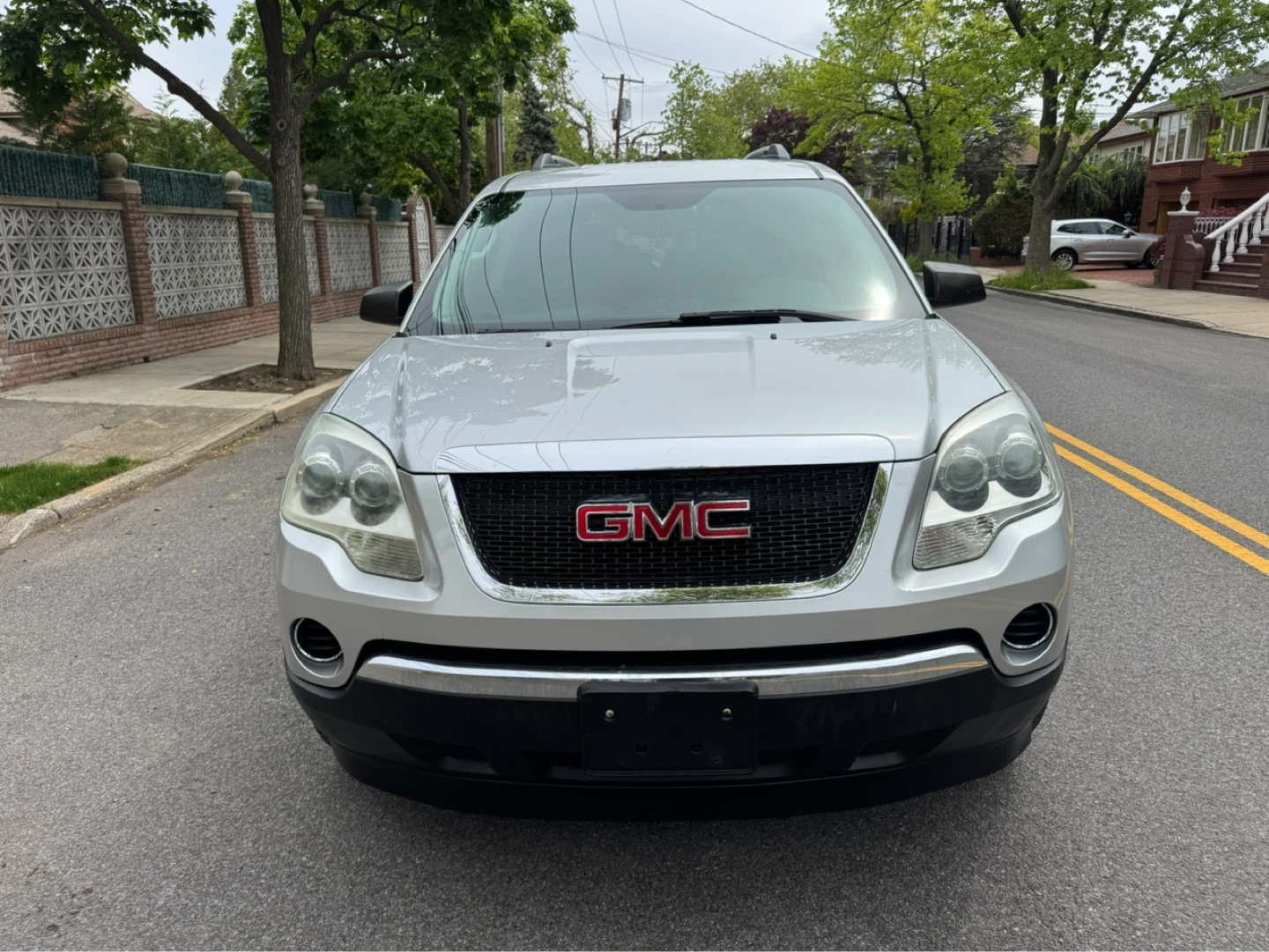 2011 GMC Acadia - photo 2