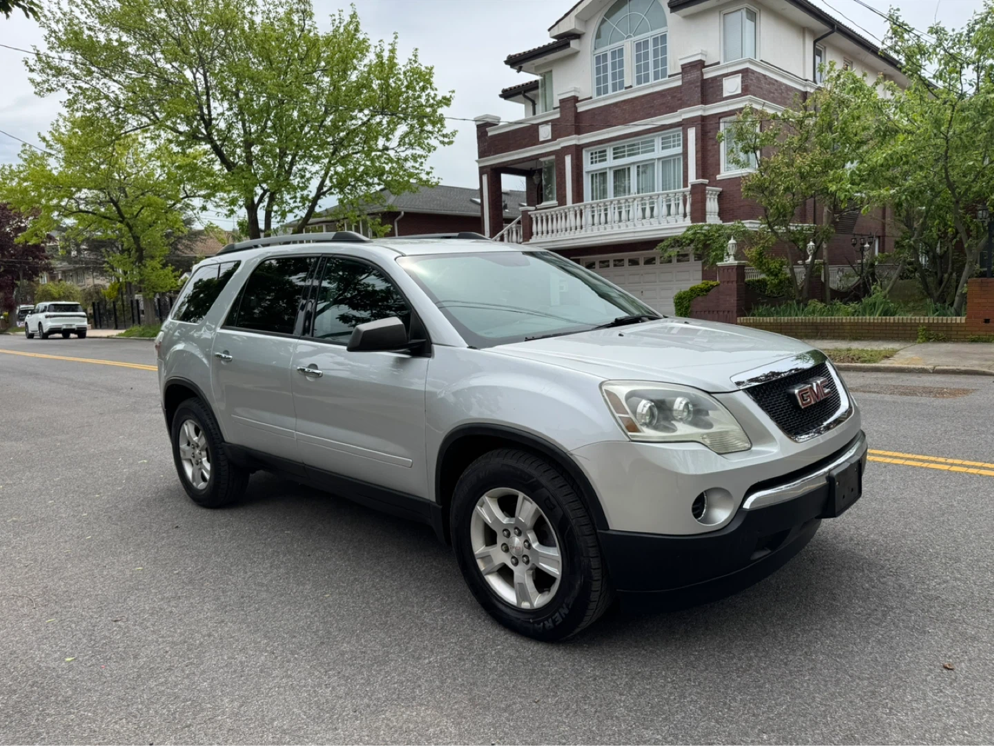 2011 GMC Acadia - photo 3