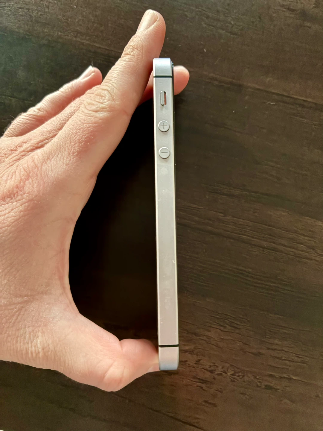 Apple iPhone SE (2nd Gen) - photo 3