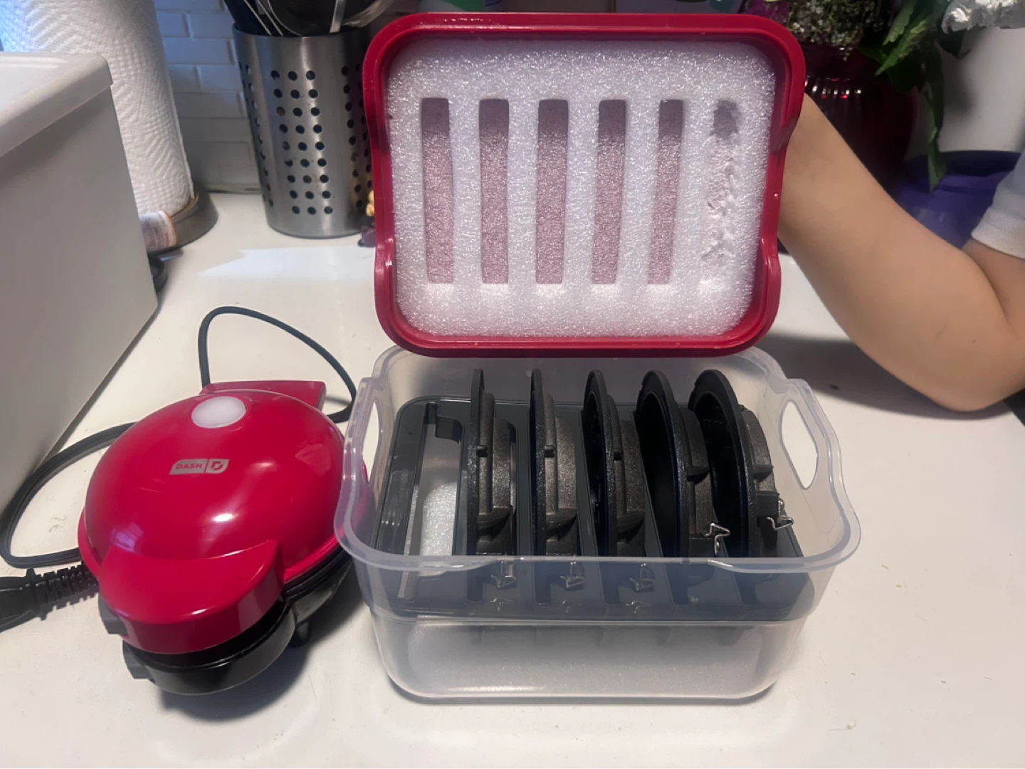 Dash Mini Waffle Maker with Interchangeable Plates - photo 2