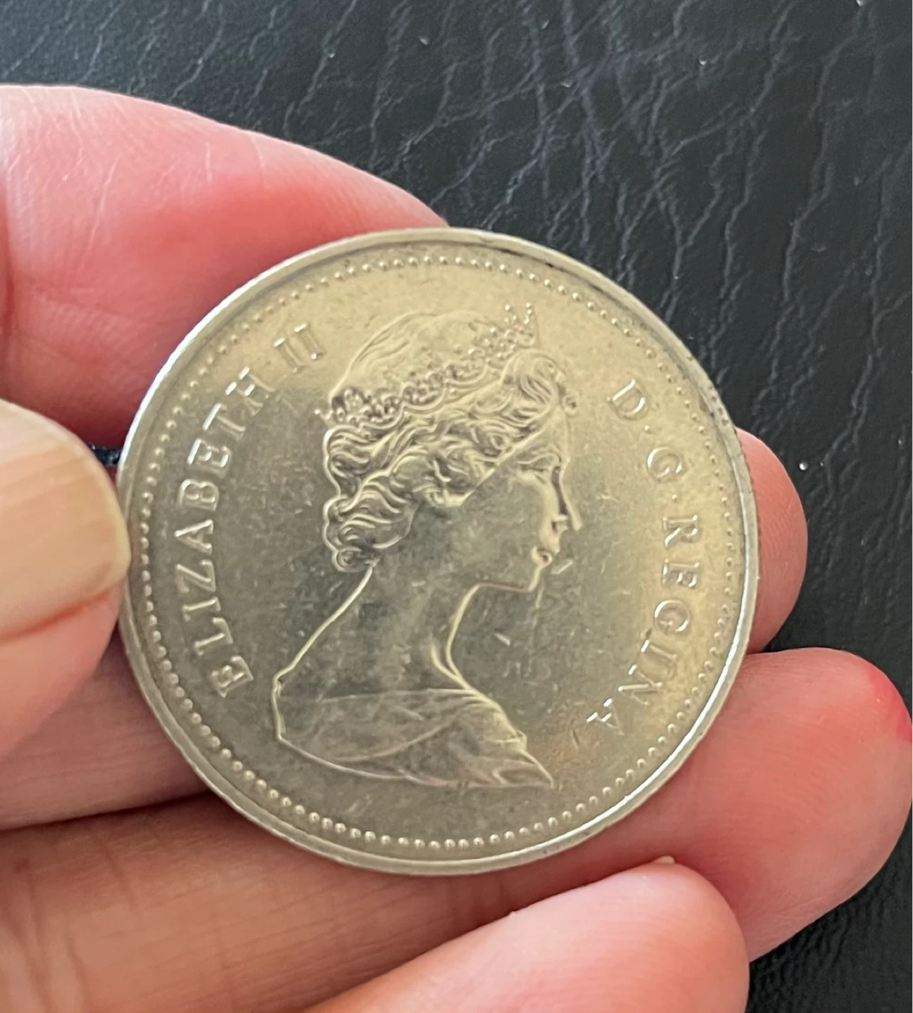 Vintage voyager 1983 Canadian Dollar Coin - photo 3
