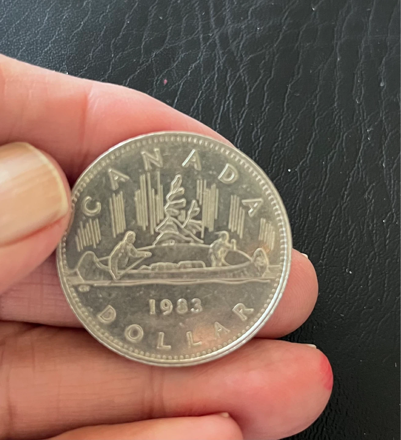 Vintage voyager 1983 Canadian Dollar Coin - photo 2
