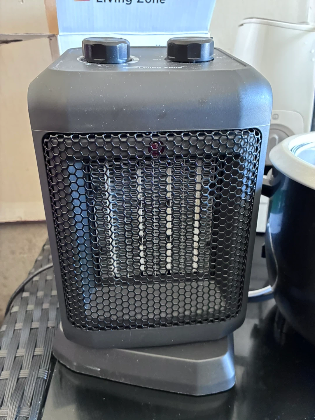 Living Zone Oscillating Ceramic Heater - photo 2