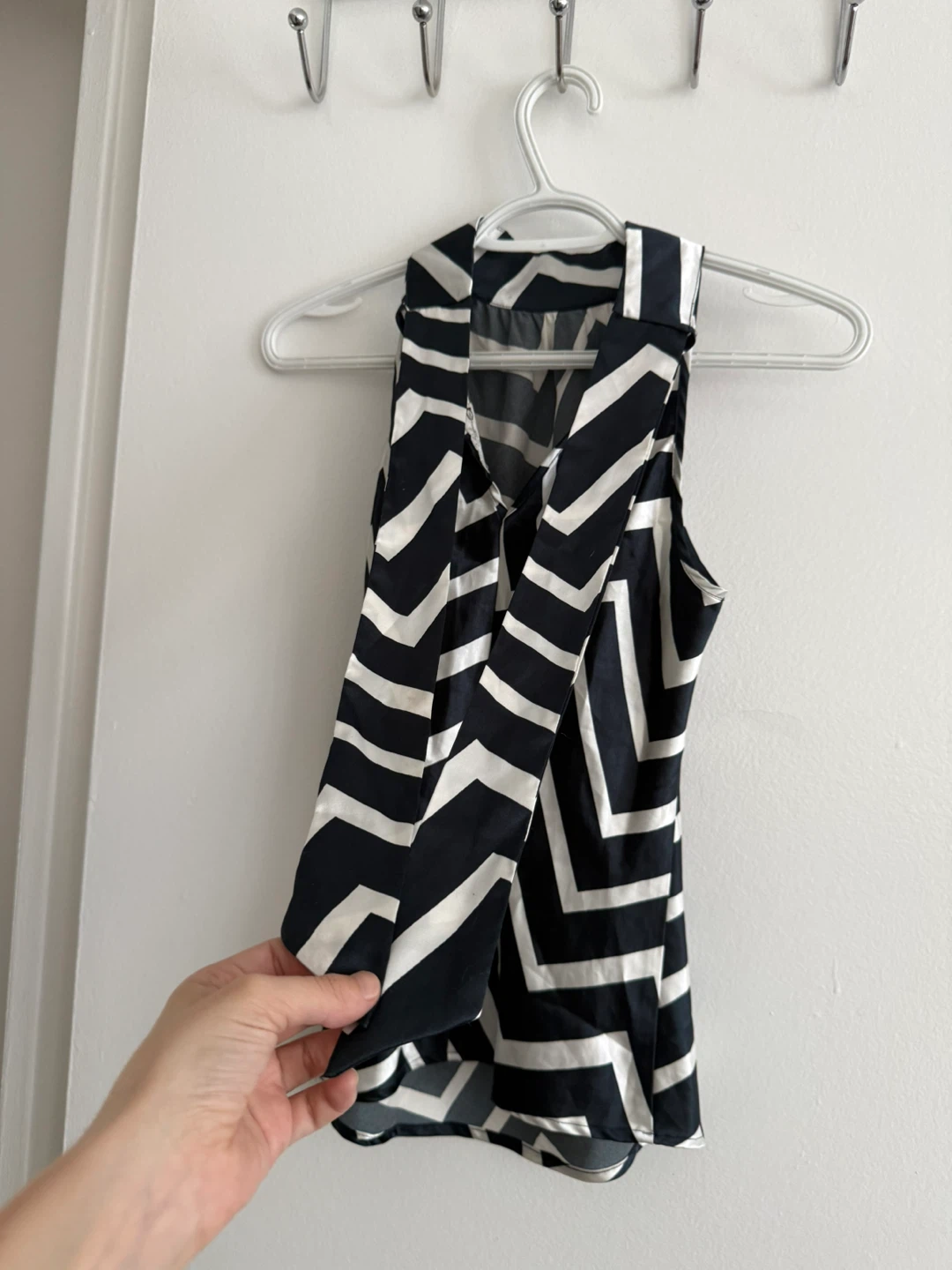Piaza Italia Sleeveless Chevron Print Top - photo 2