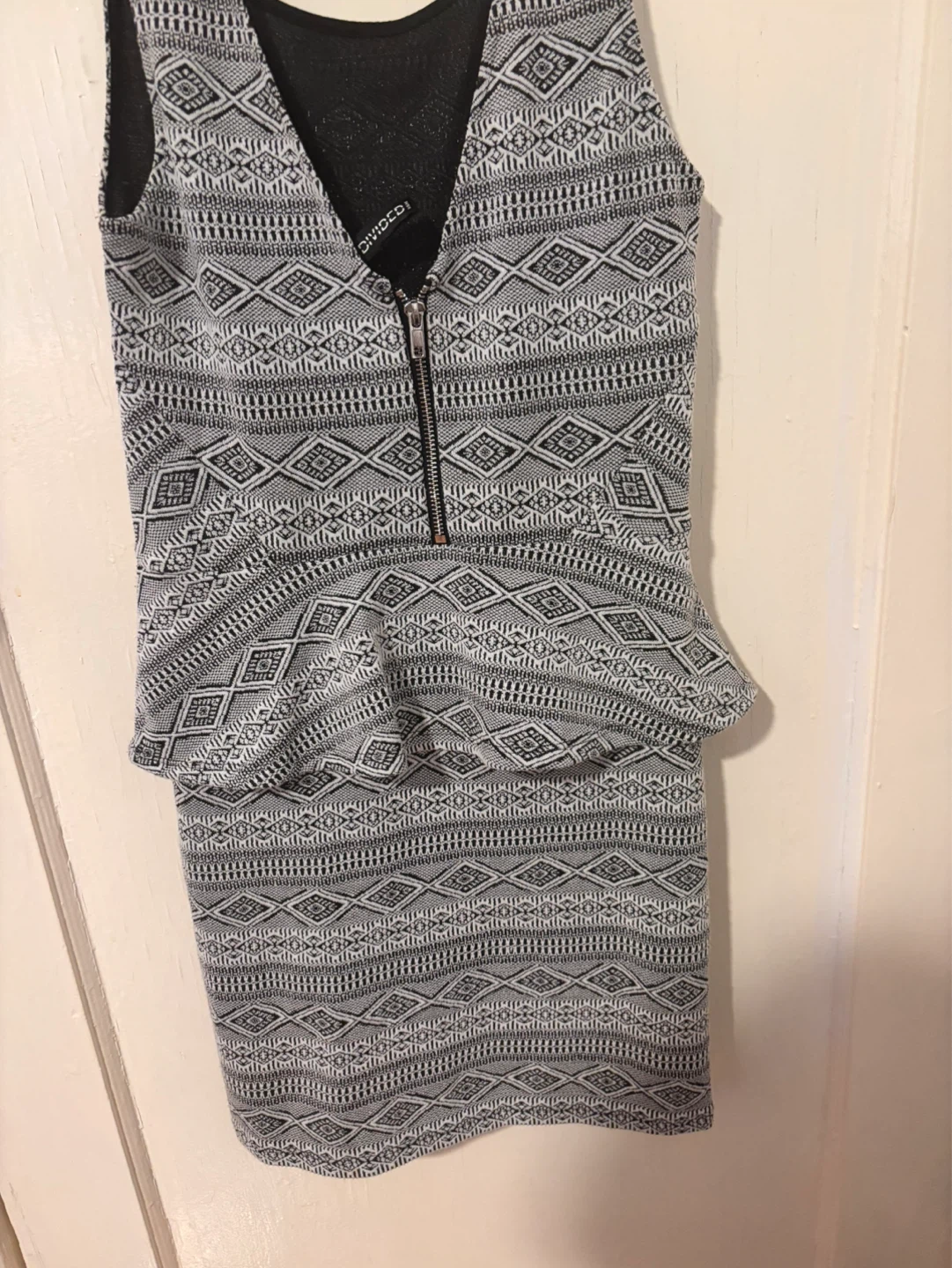Divided H&M Black and White Patterned Peplum Dress Size US 6 - photo 2