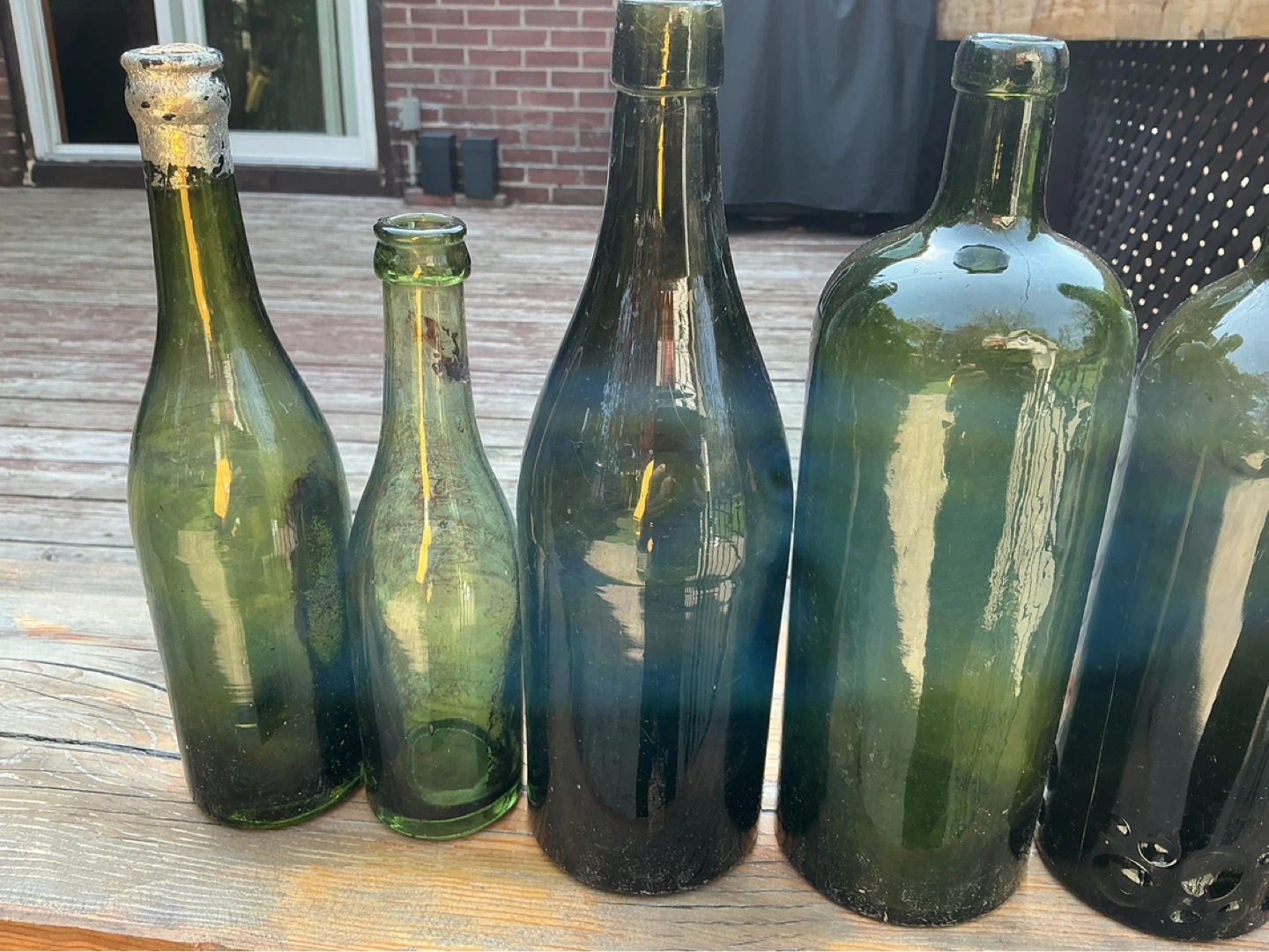 7 Antique Green & Dark Collectible Glasd Bottles! - photo 4