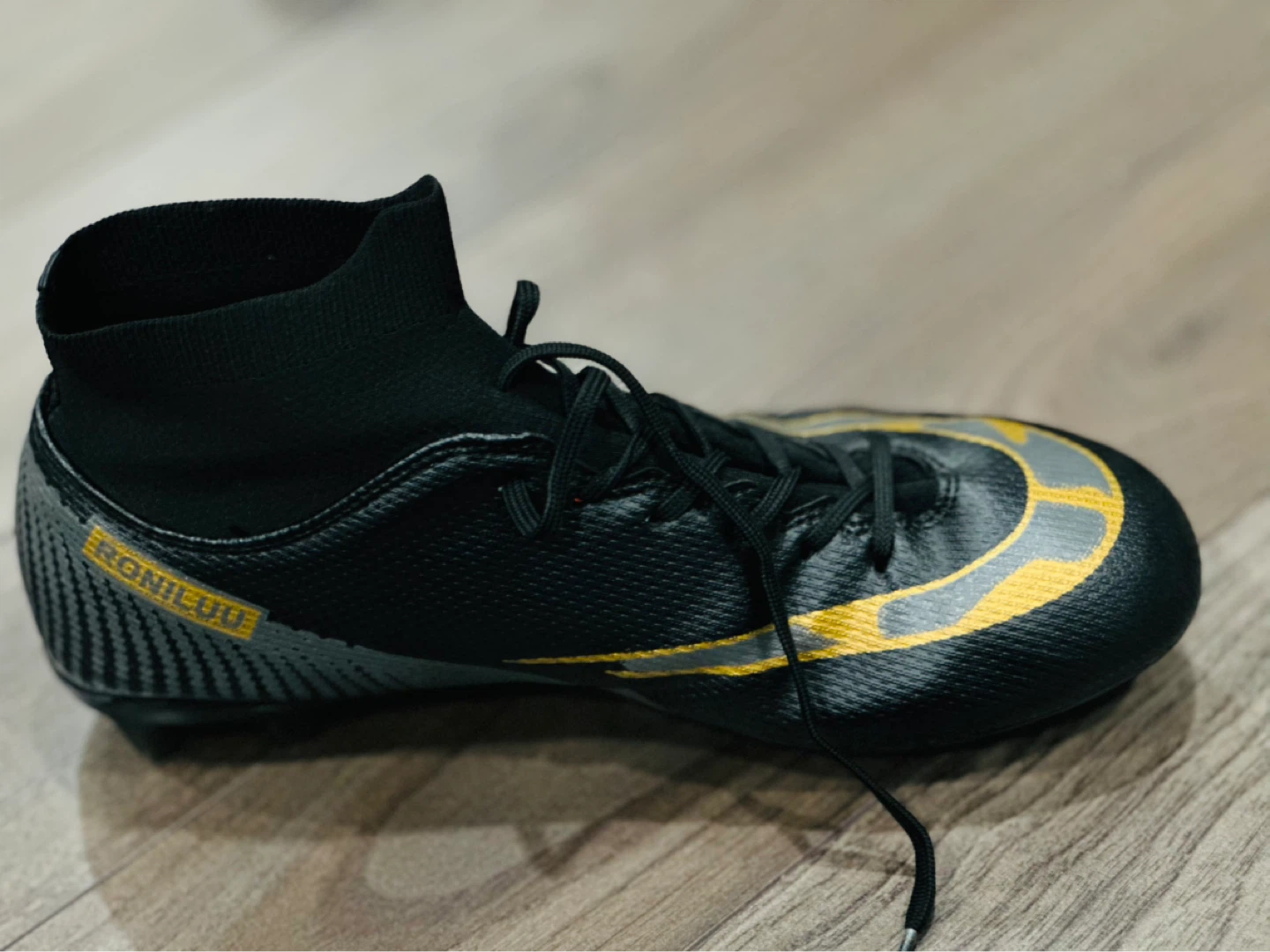 RONILUO Soccer Cleats - Black/Gold