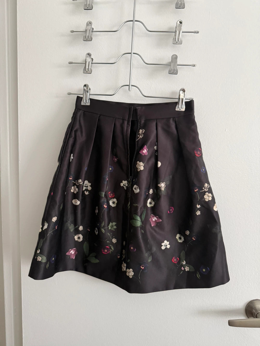 H&M Floral Pleated Skirt - Size 2 - photo 2