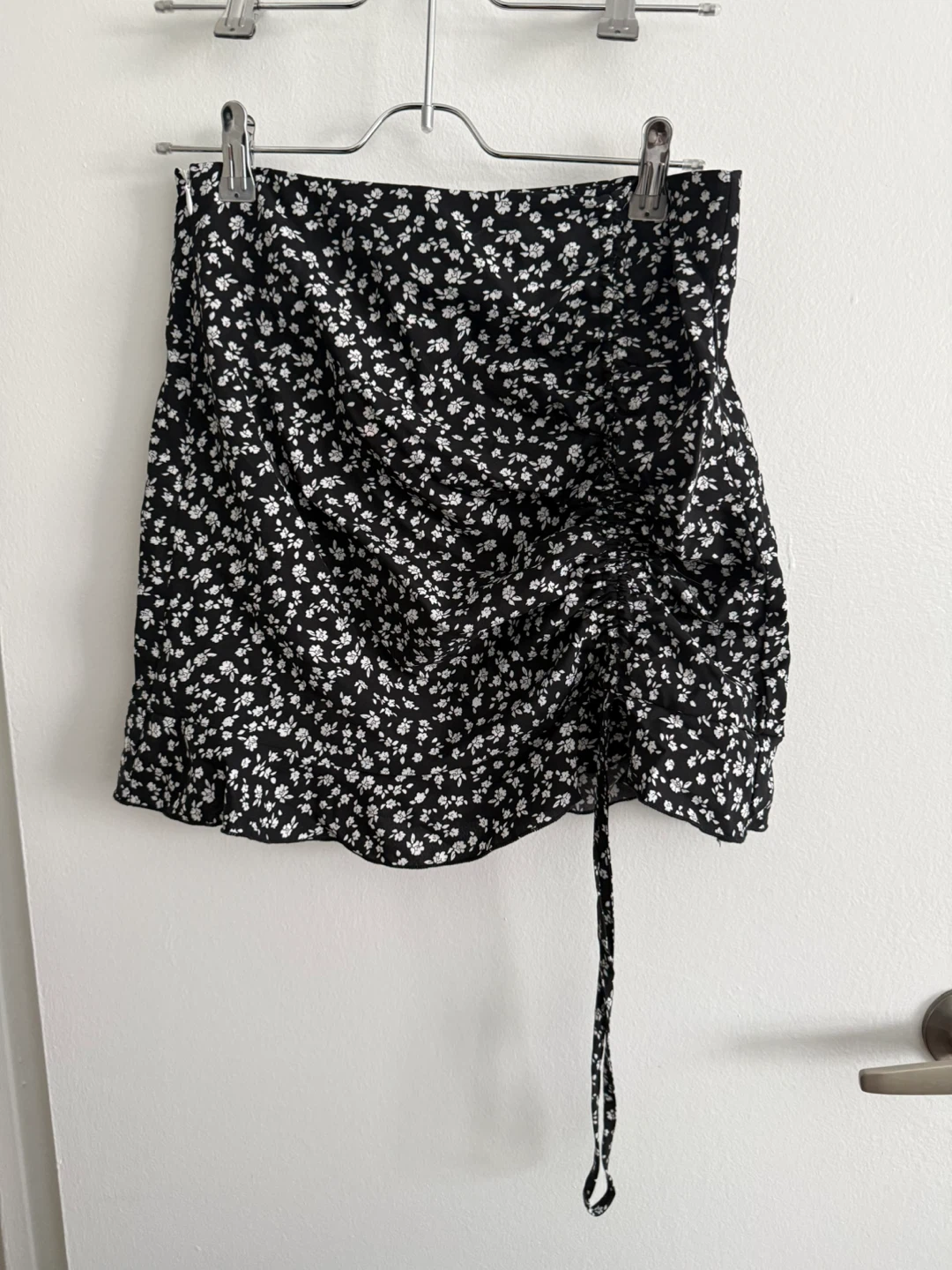 SHEIN Black Floral Ruched Mini Skirt Size M