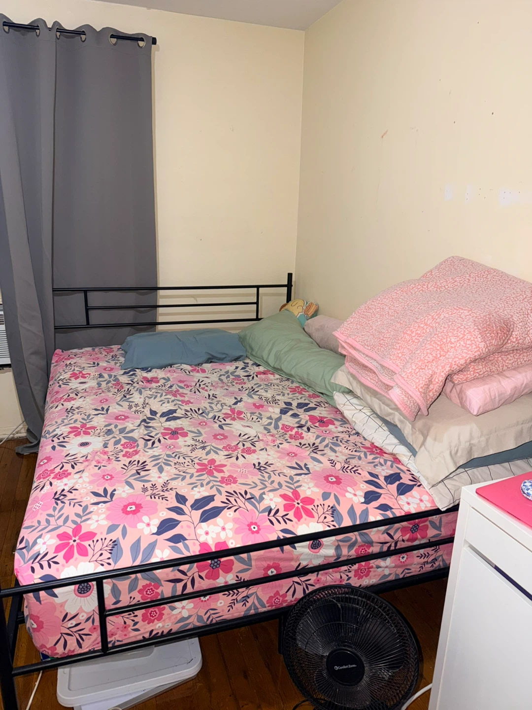 Black Metal Bed Frame with Mattress (Queen size)