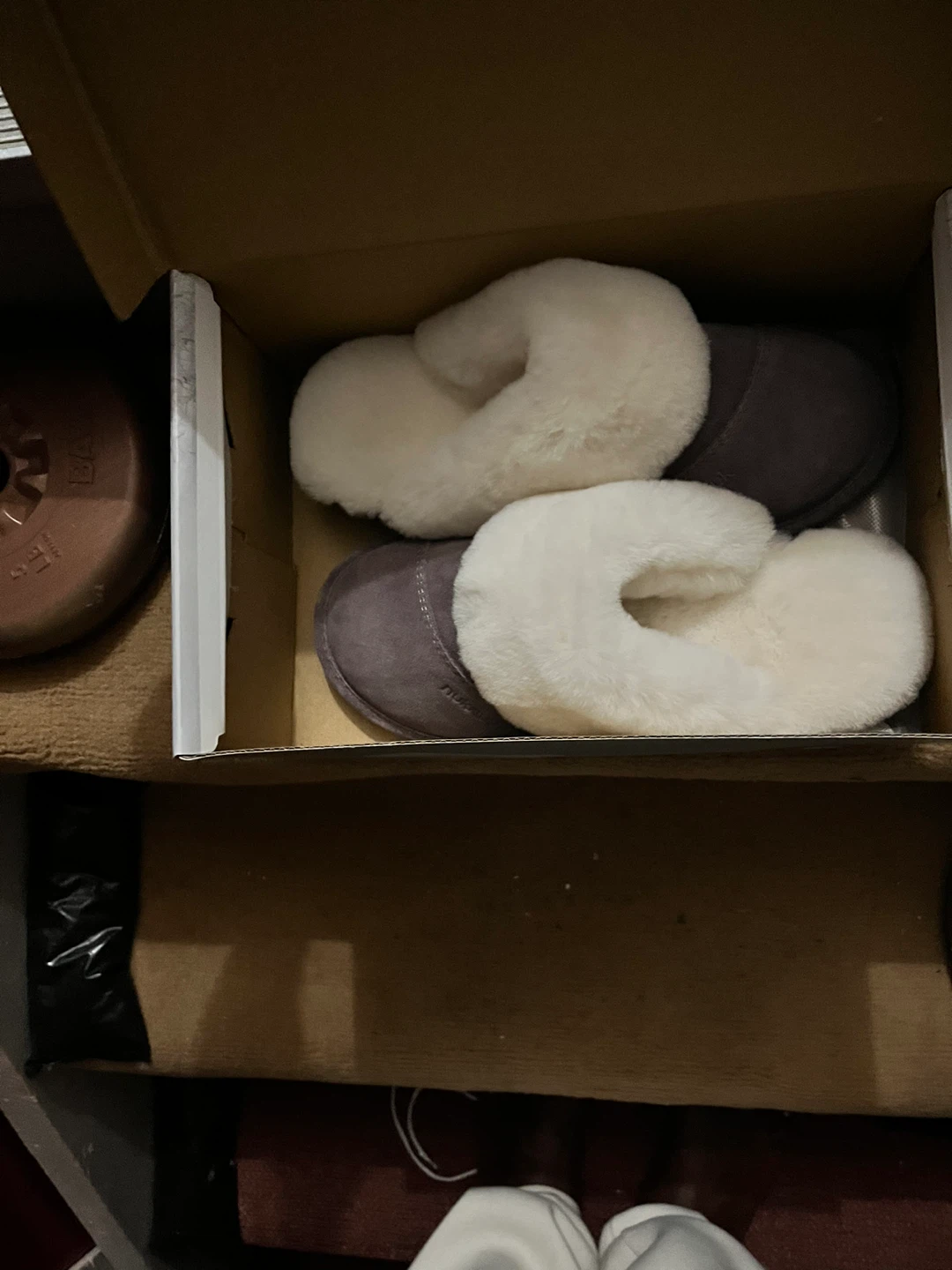 Nuknuuk Ladies' Sheepskin Lined Leather Slippers - Size 9