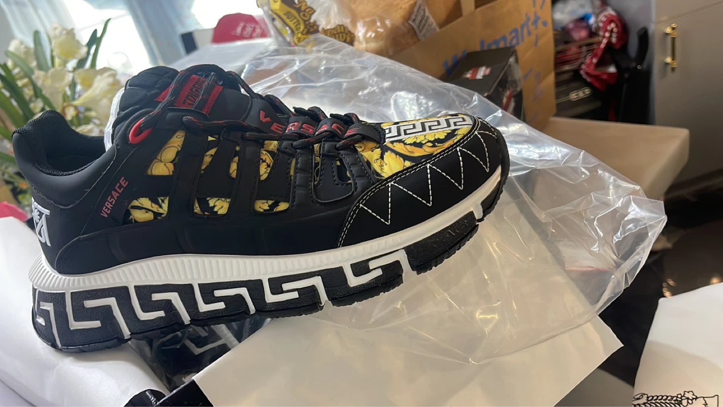 Versace Medusa Chain Reaction Sneakers Black/Yellow Size 44M - photo 3