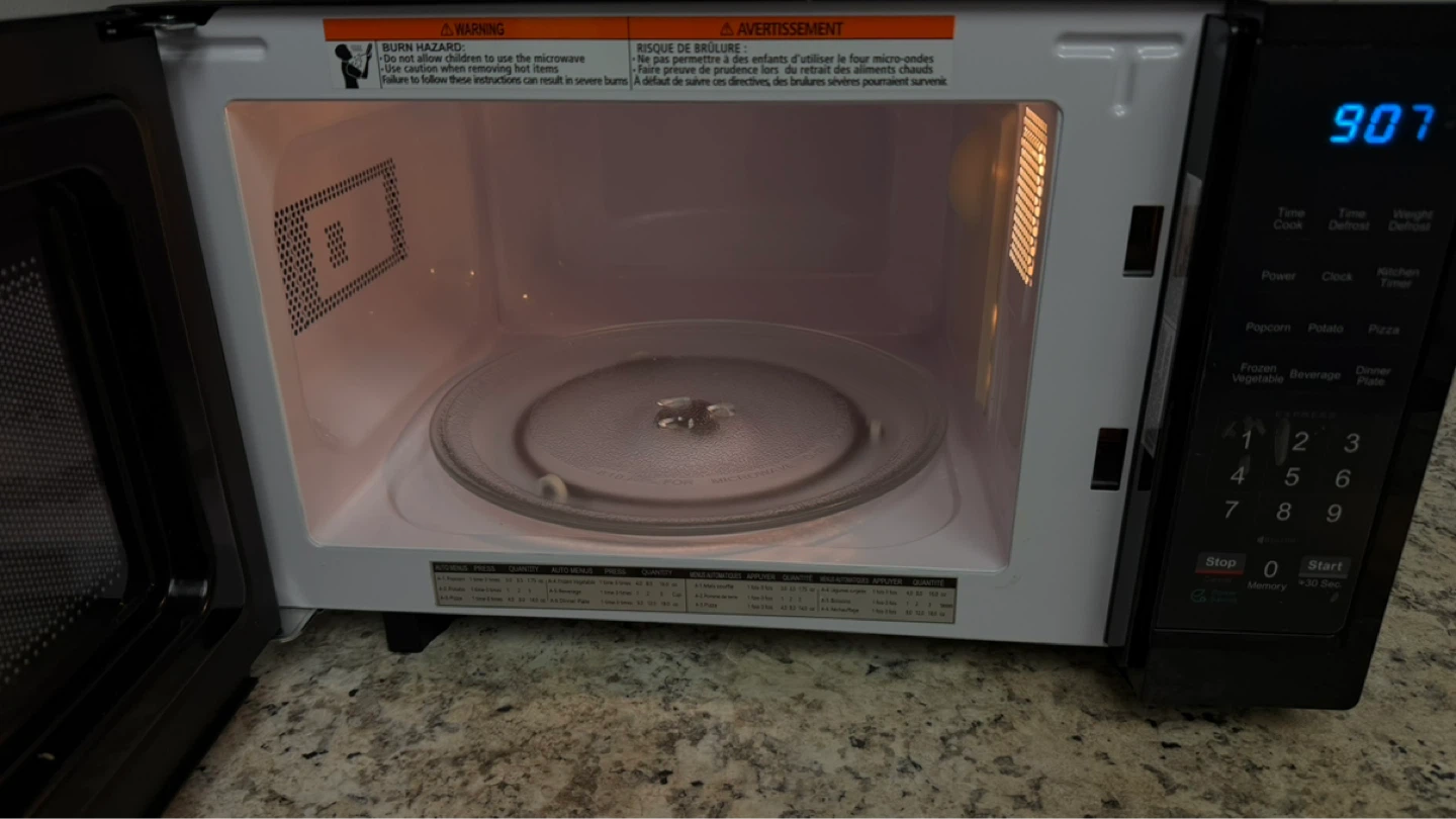 Insignia 0.7 Cu. Ft. Compact Microwave in excellent condition - photo 2
