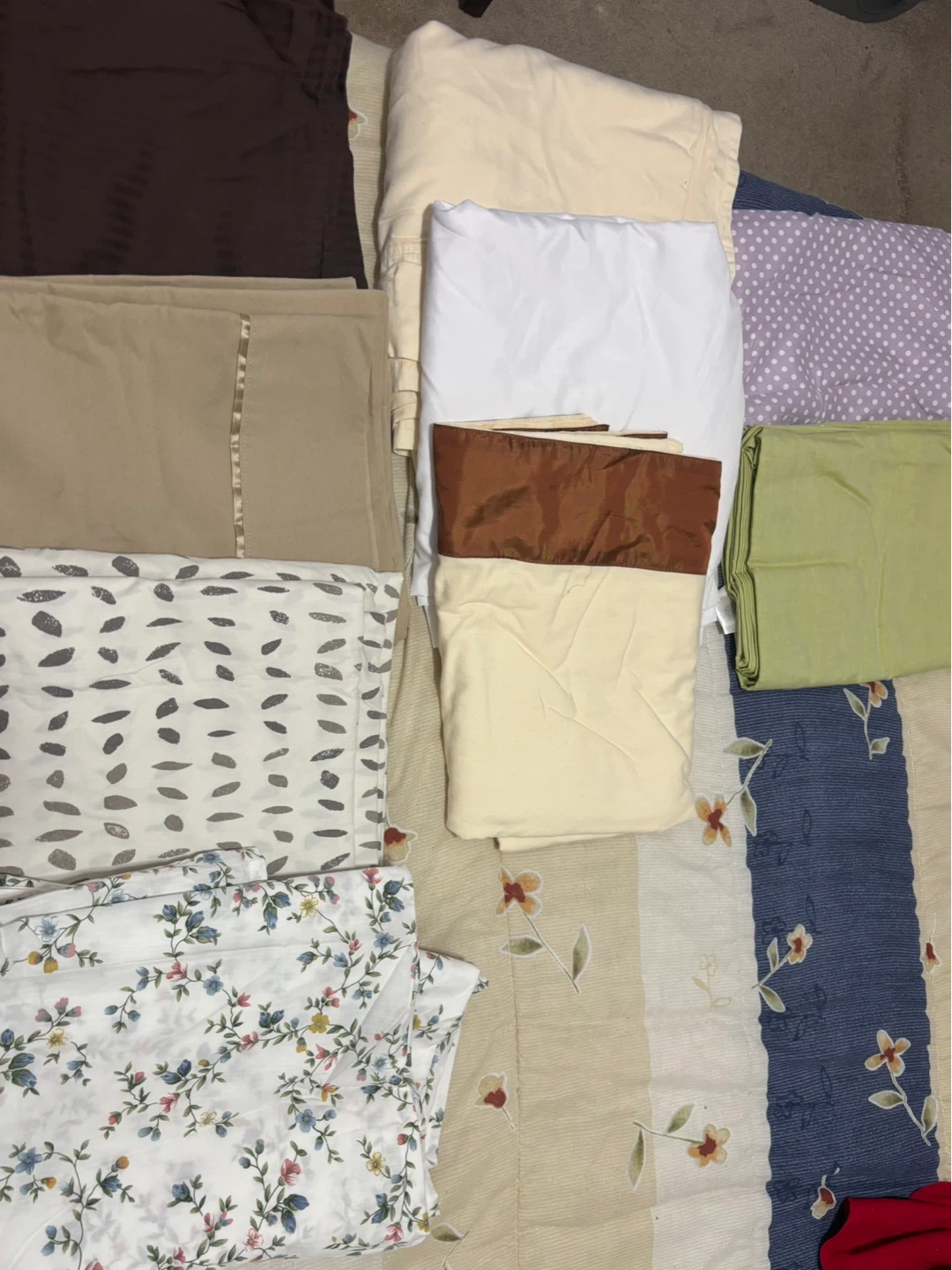 Assorted Bed Linens - Queen Size - photo 5