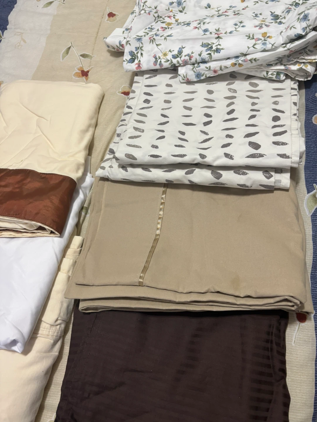 Assorted Bed Linens - Queen Size