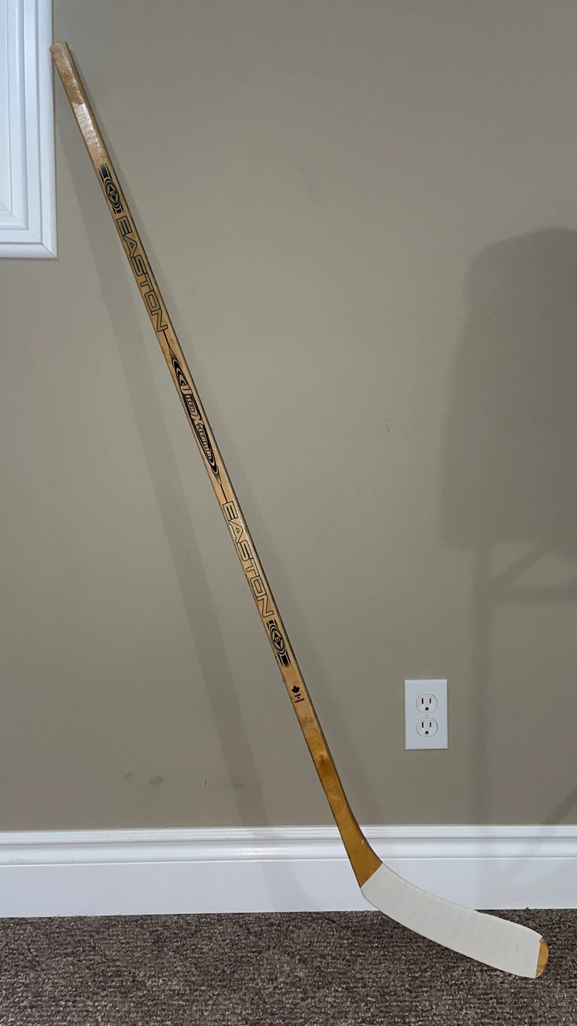 Vintage Easton Ultra X-treme Left-shot Hockey Stick (52 inches)