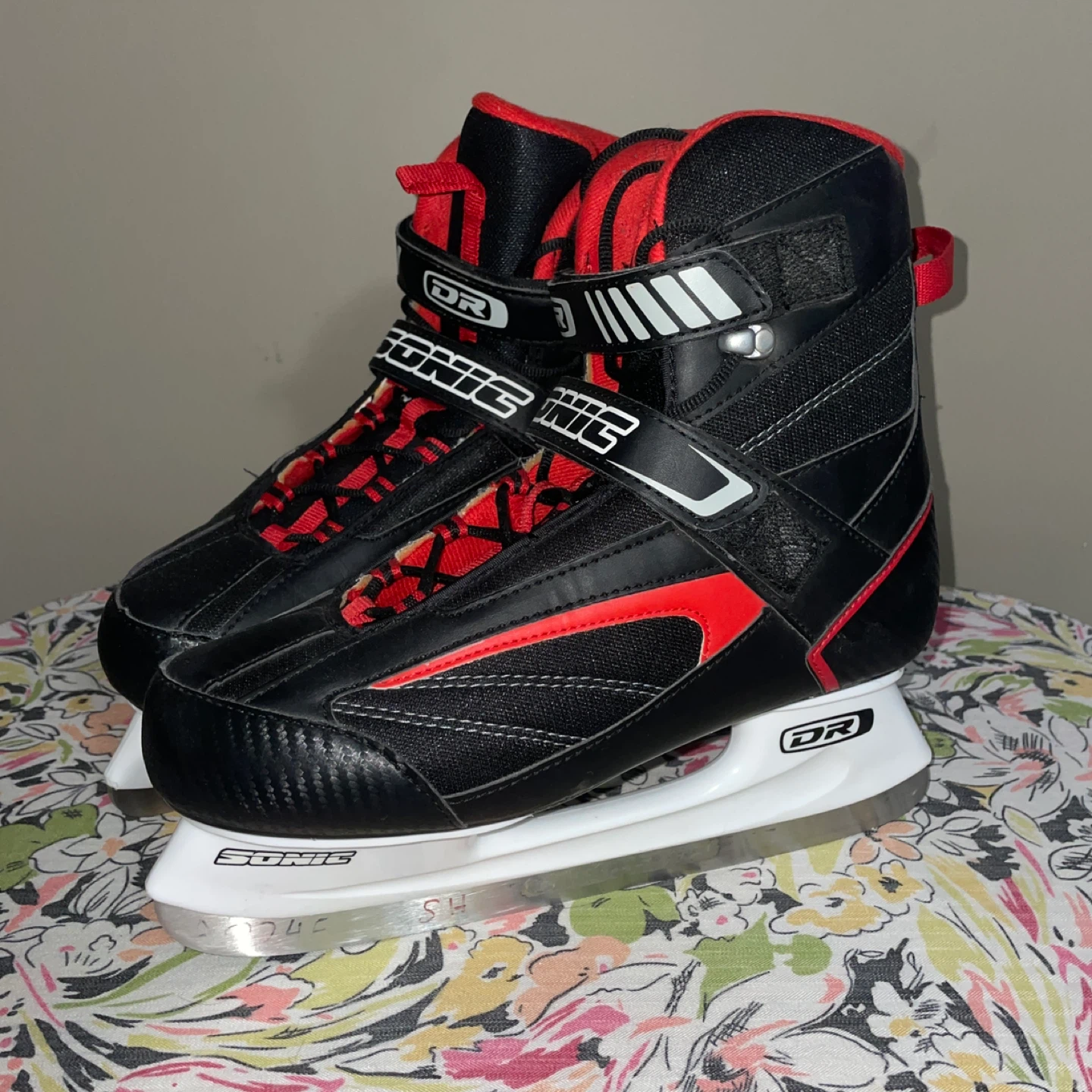 DR Sports Softboot Skates - Red/Black (Men's Size 8) - photo 2