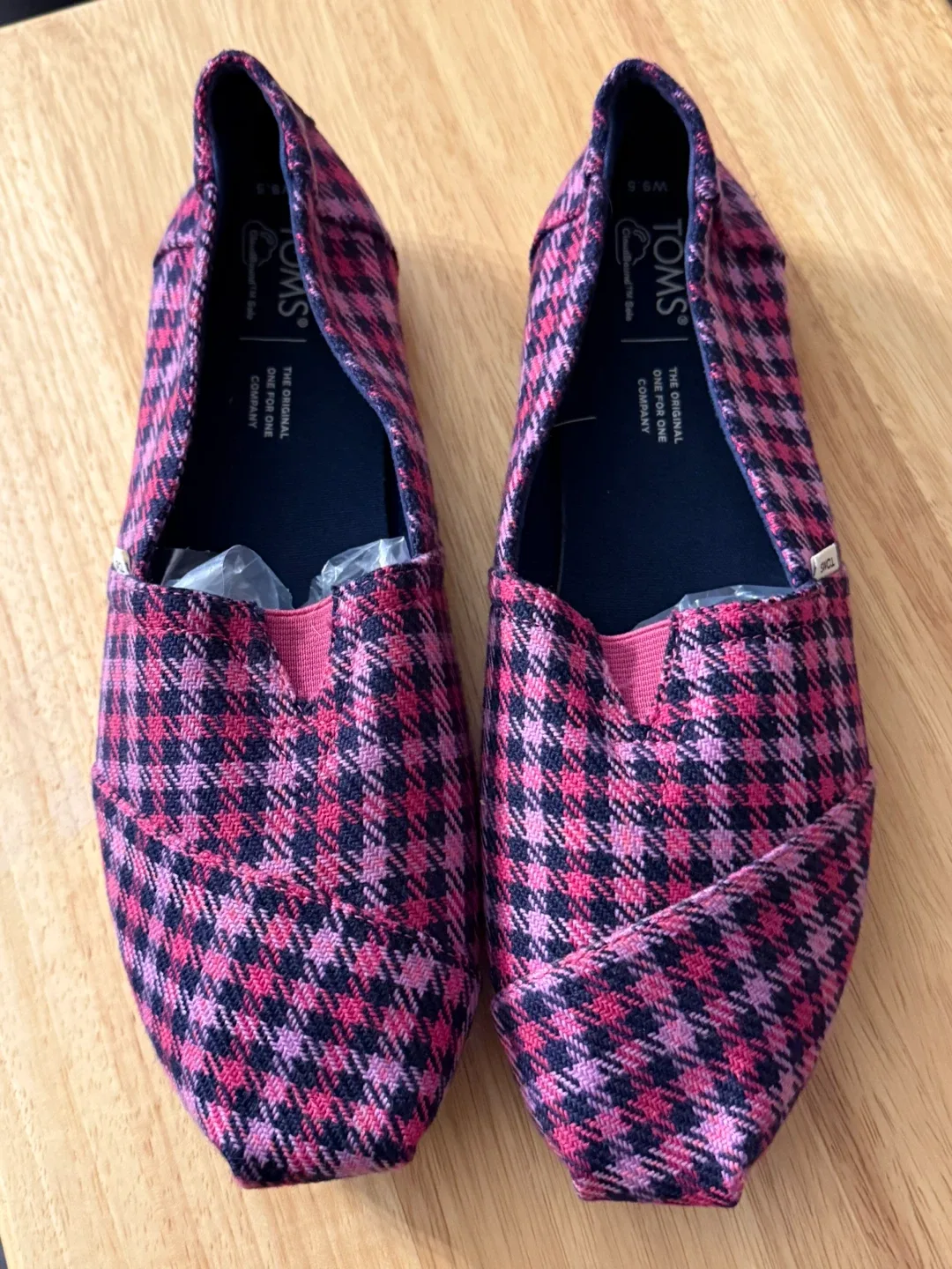 Women's Pink Houndstooth Slip-On Shoes Size 8.5