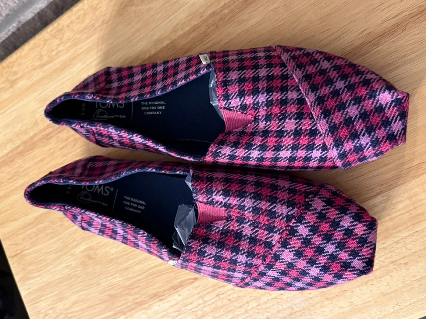 Women's Pink Houndstooth Slip-On Shoes Size 8.5 - photo 3