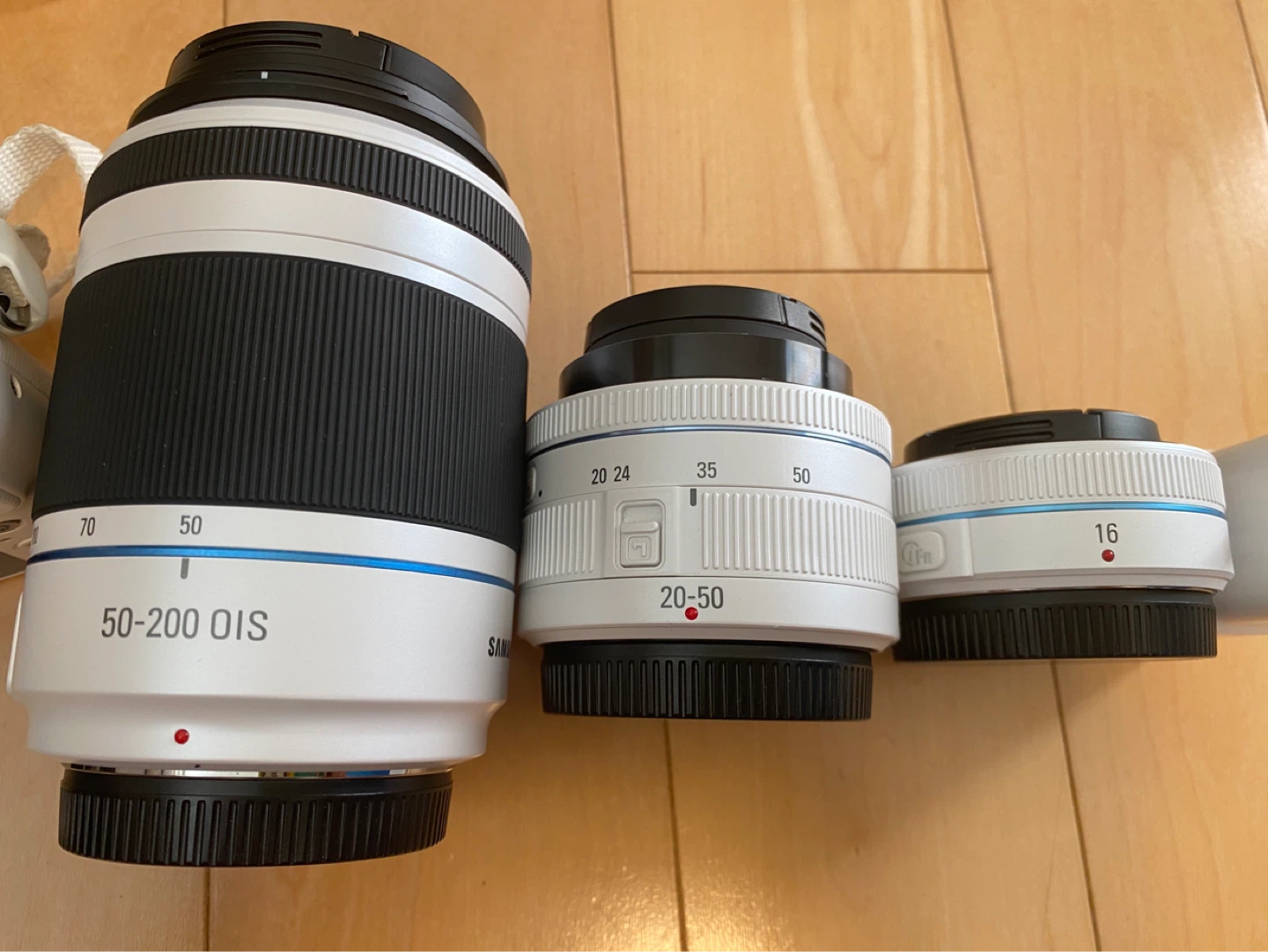 Samsung NX2000 Mirrorless Camera with Lenses and Bag - photo 2