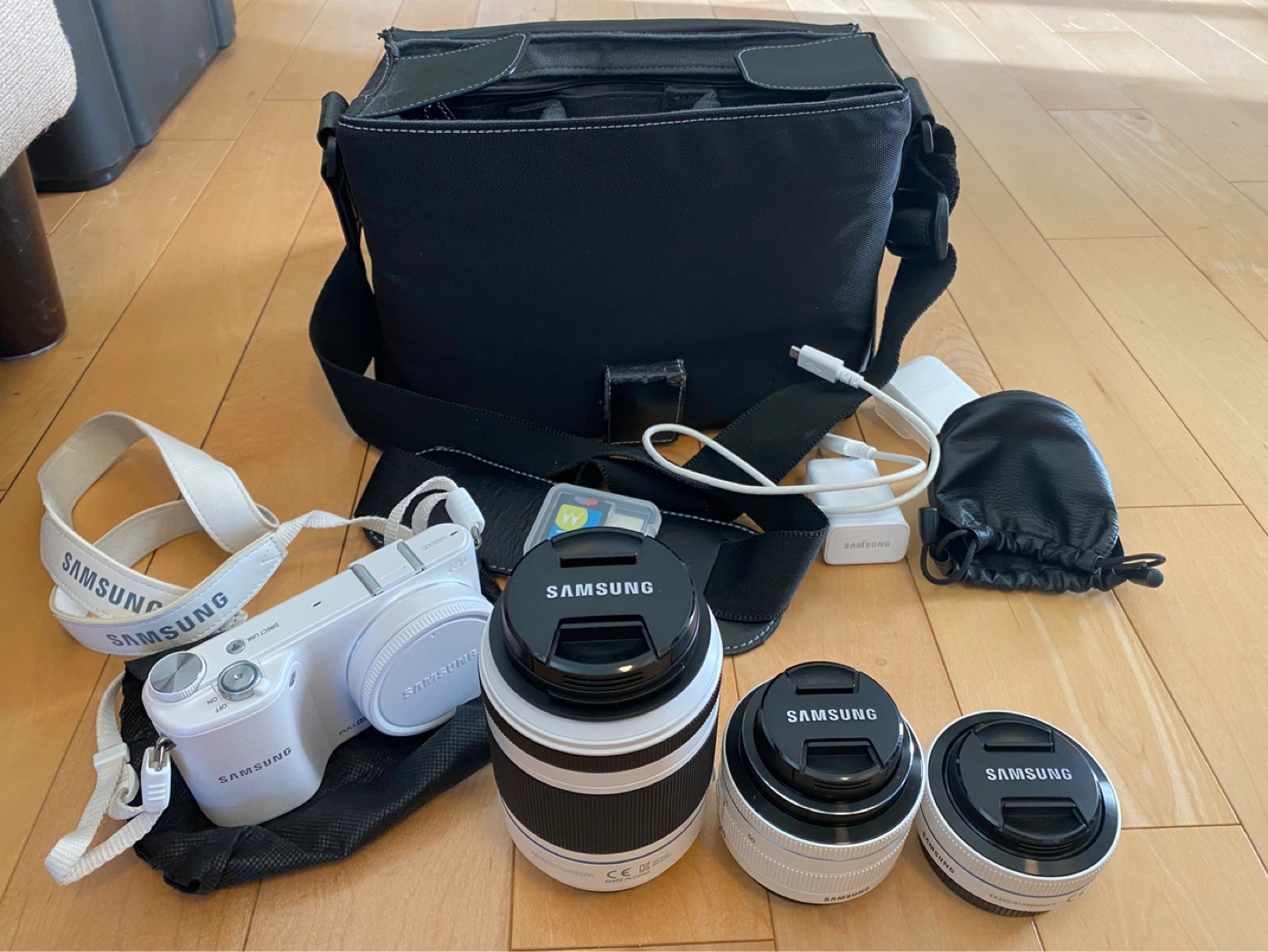 Samsung NX2000 Mirrorless Camera with Lenses and Bag - photo 3