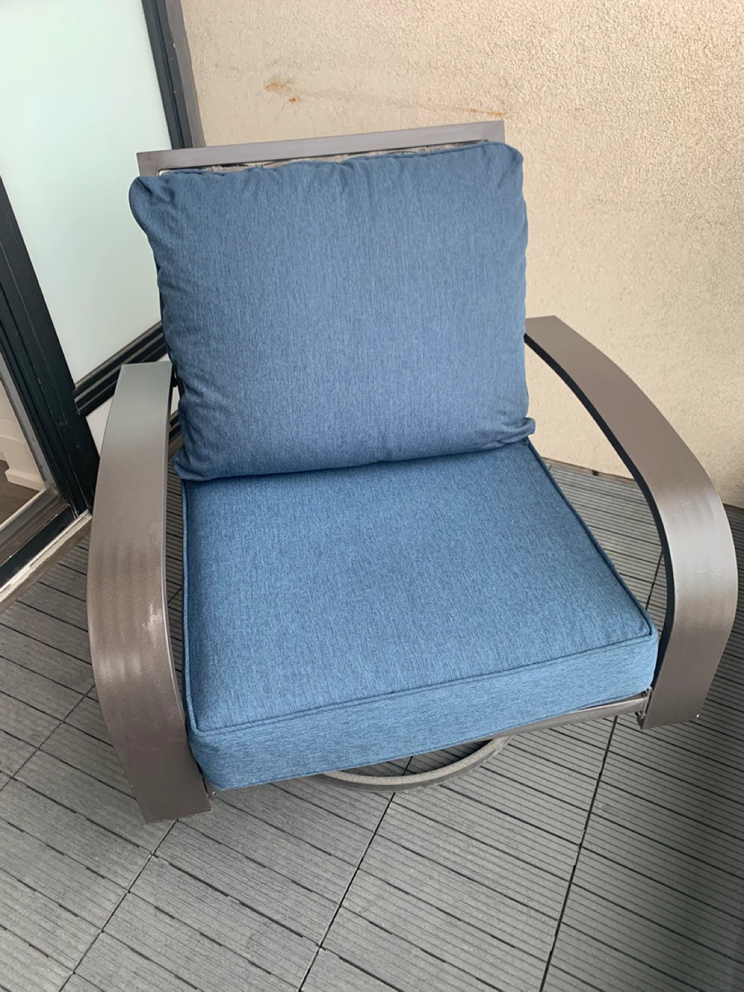 Blue Swivel Patio Chair with Cushions - photo 2