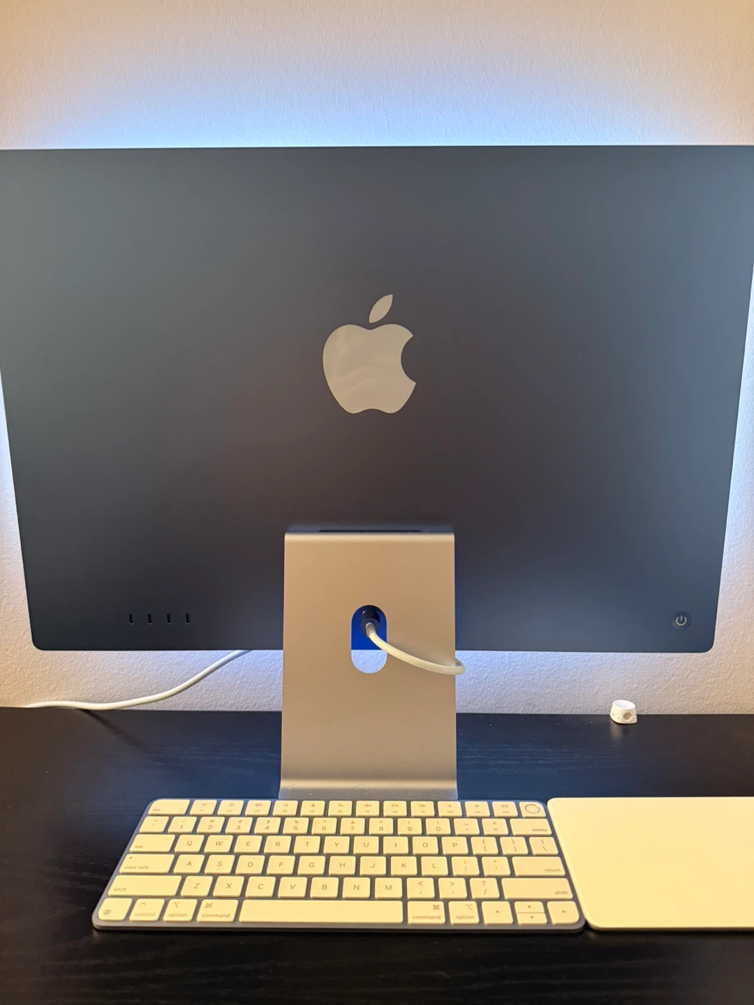 iMac M4 24" Blue 16GB/512GB + Magic Trackpad - Like New - photo 4