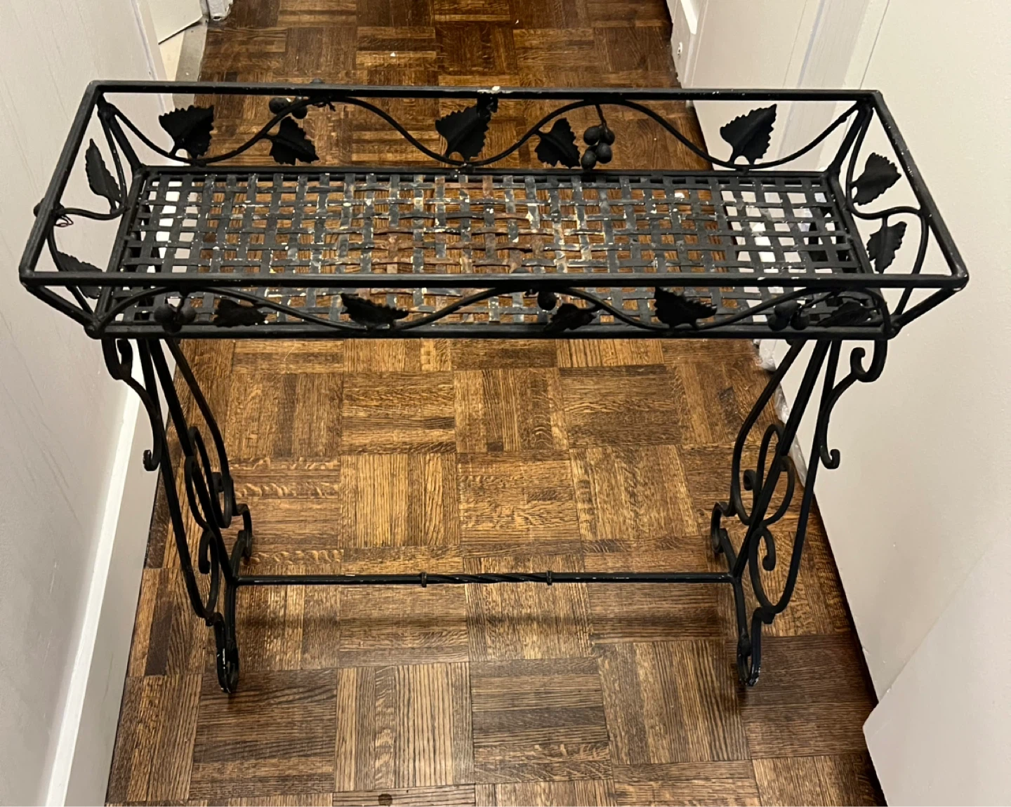 Black Metal Plant Stand with Grapevine Design