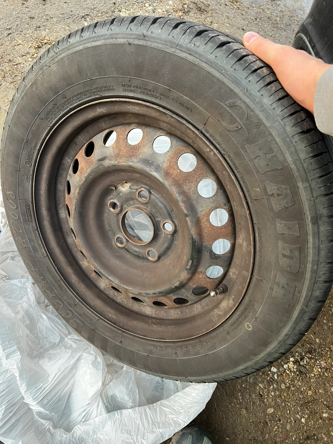 Set of 4 Used Wheels 195/65R15