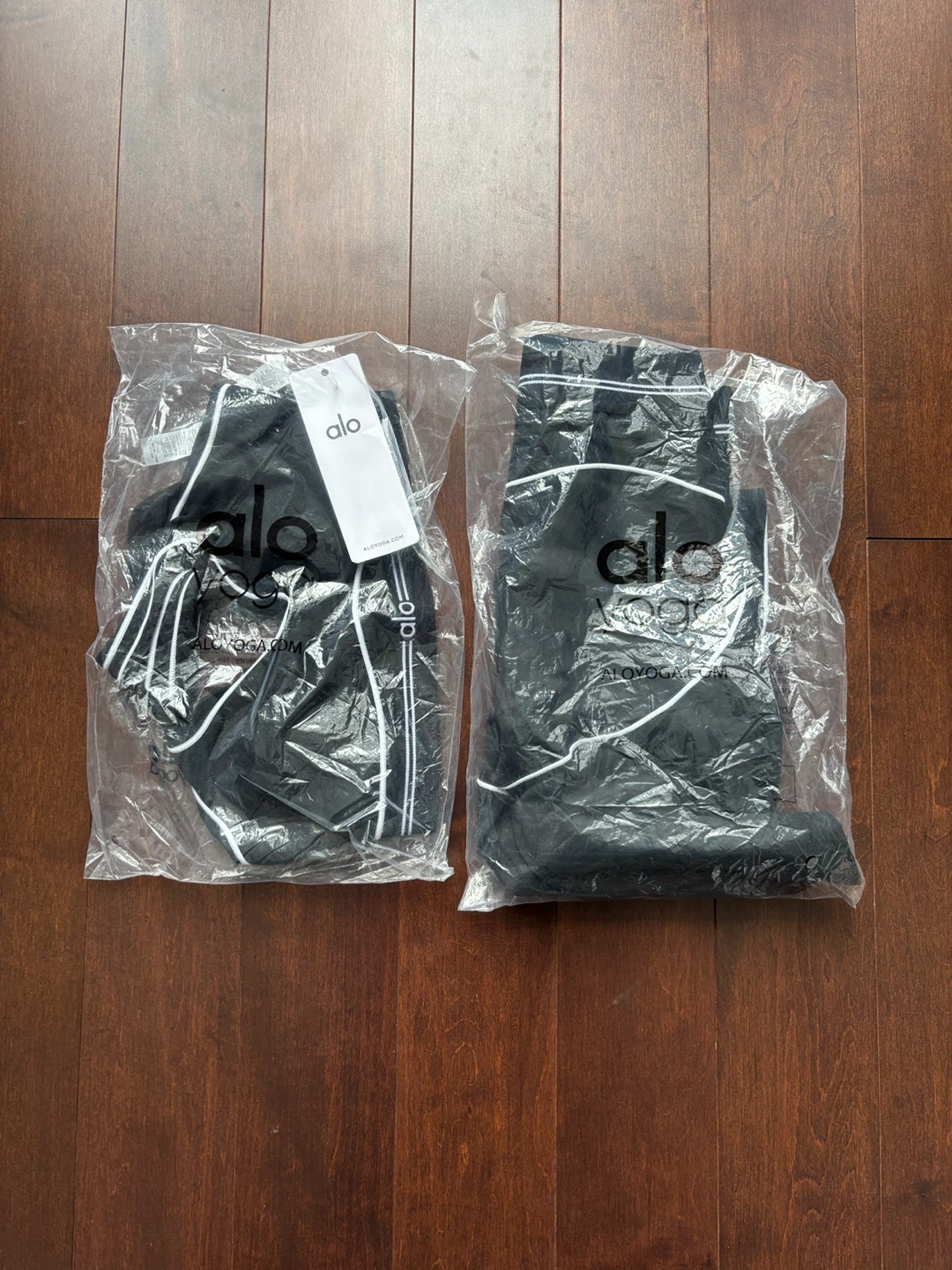 Alo Yoga Black Sports Bra and Leggings Set - photo 5