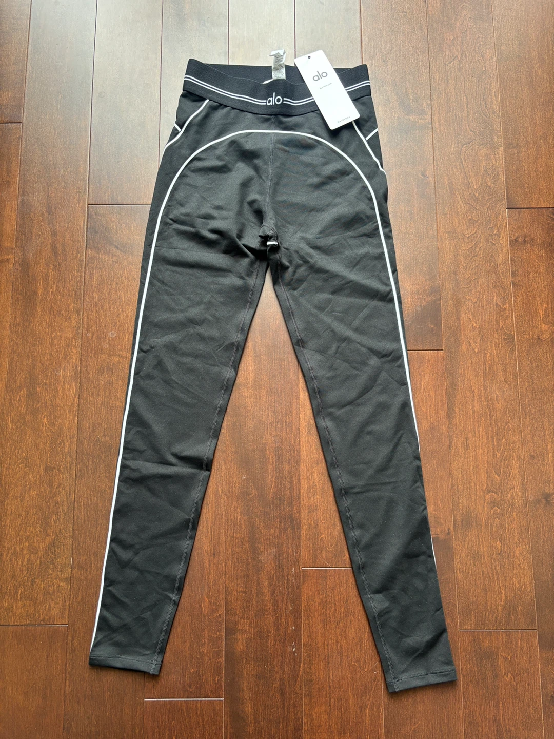 Alo Yoga Black Sports Bra and Leggings Set - photo 4