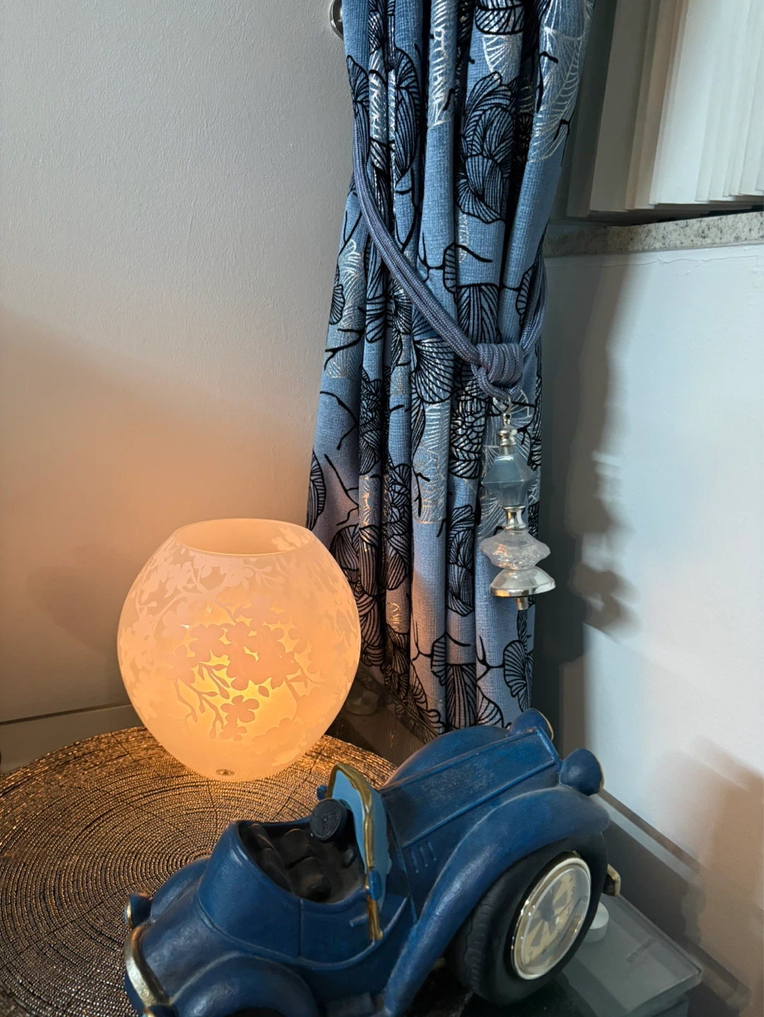Frosted Glass light with  Floral Design - photo 4