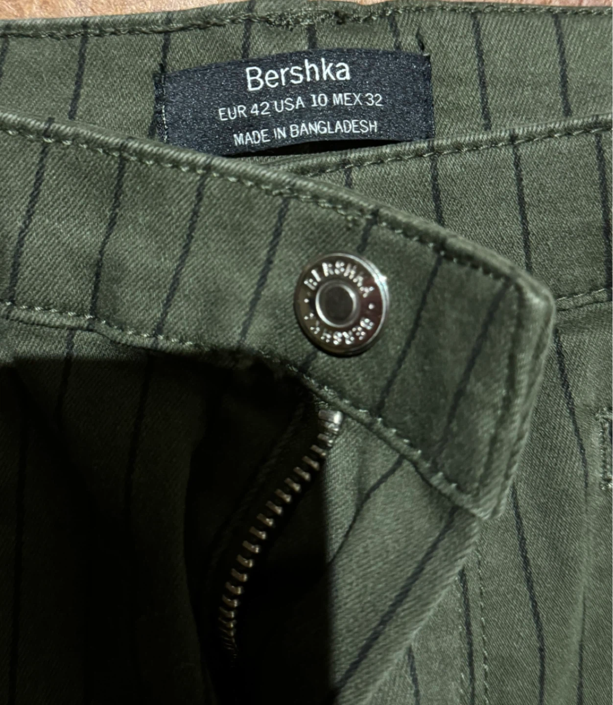 Bershka Pinstripe Pants - Khaki Green - photo 2