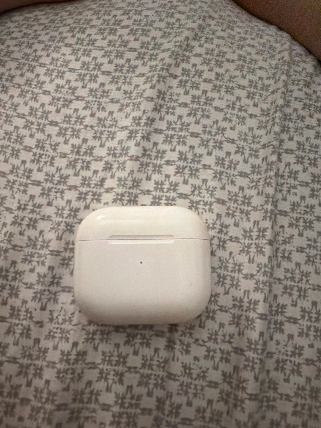 Apple AirPods 3 Lightning Charging Case with Right Earbud - photo 2