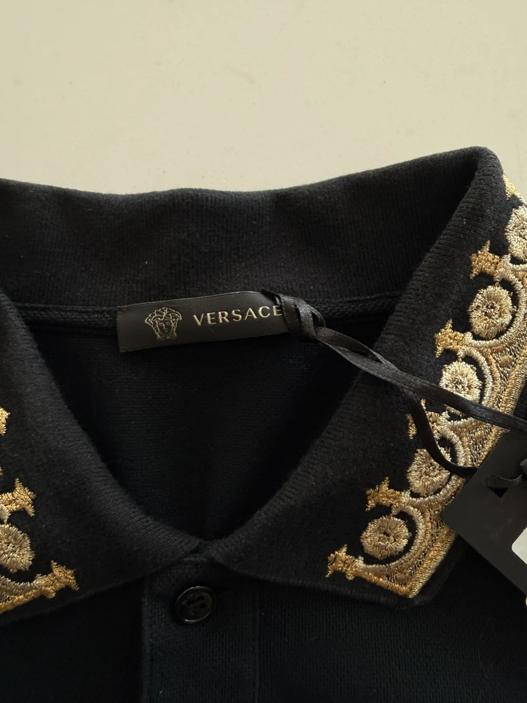 $105 Versace Gold ‘Royal’ Polo Authentic QR Code Size Small - photo 4