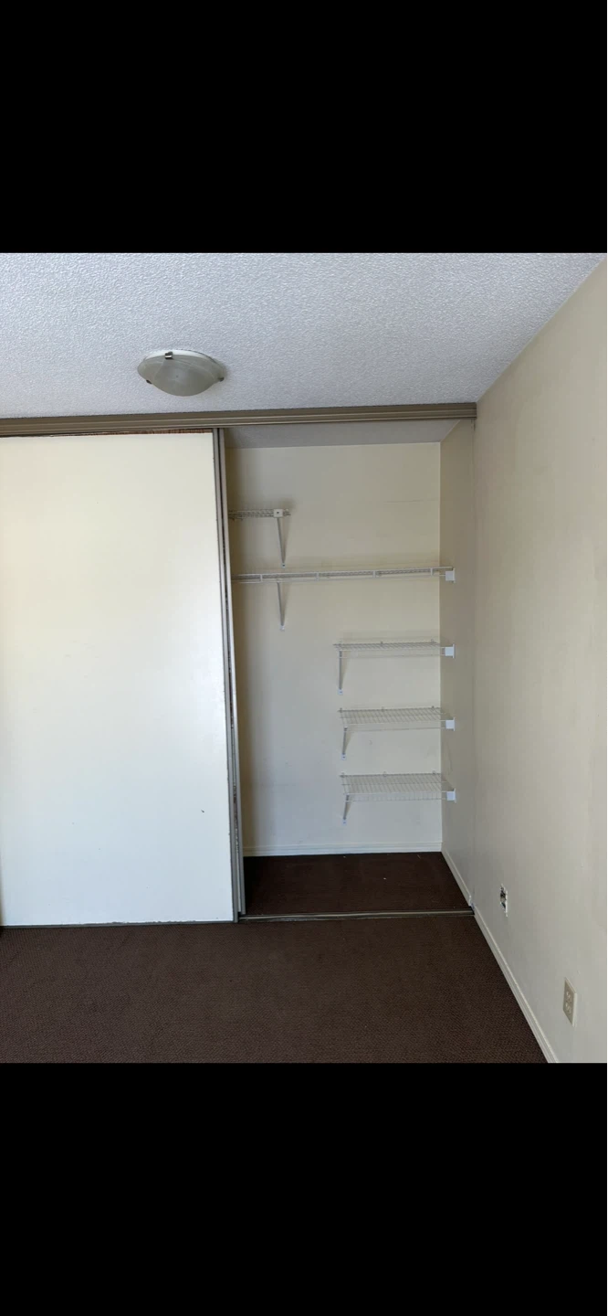 Two bedrooms bi-level house for rent - photo 2