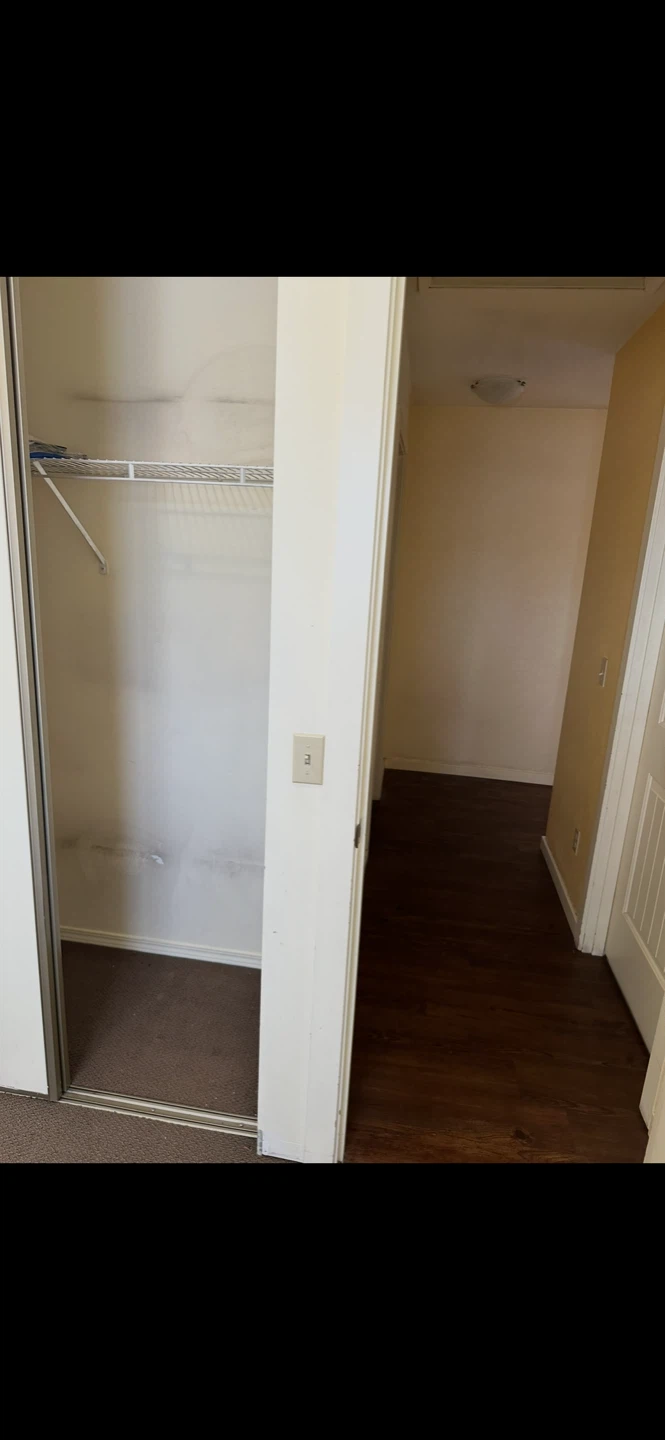 Two bedrooms bi-level house for rent - photo 4