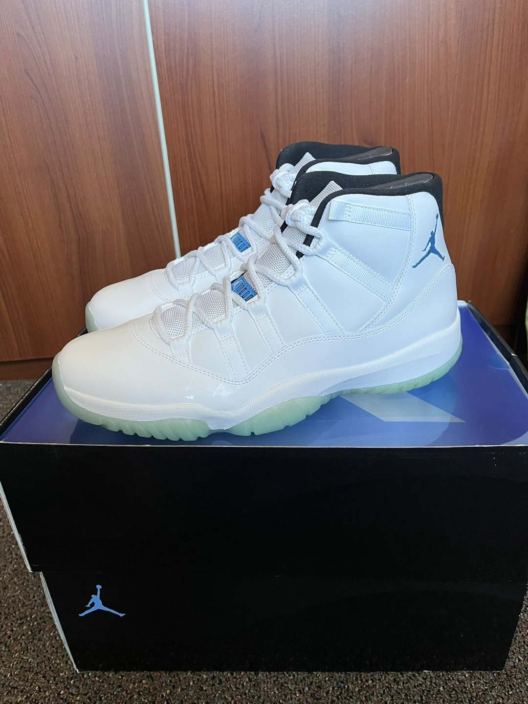 Air Jordan 11 Retro "Legend Blue" Size 11