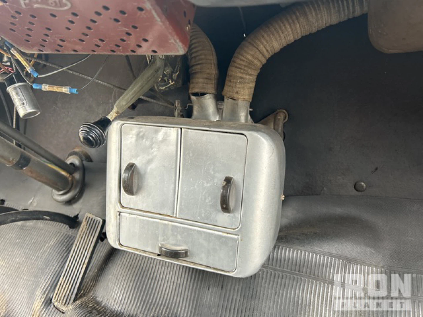 1949 Ford Super Deluxe Sedan - photo 3