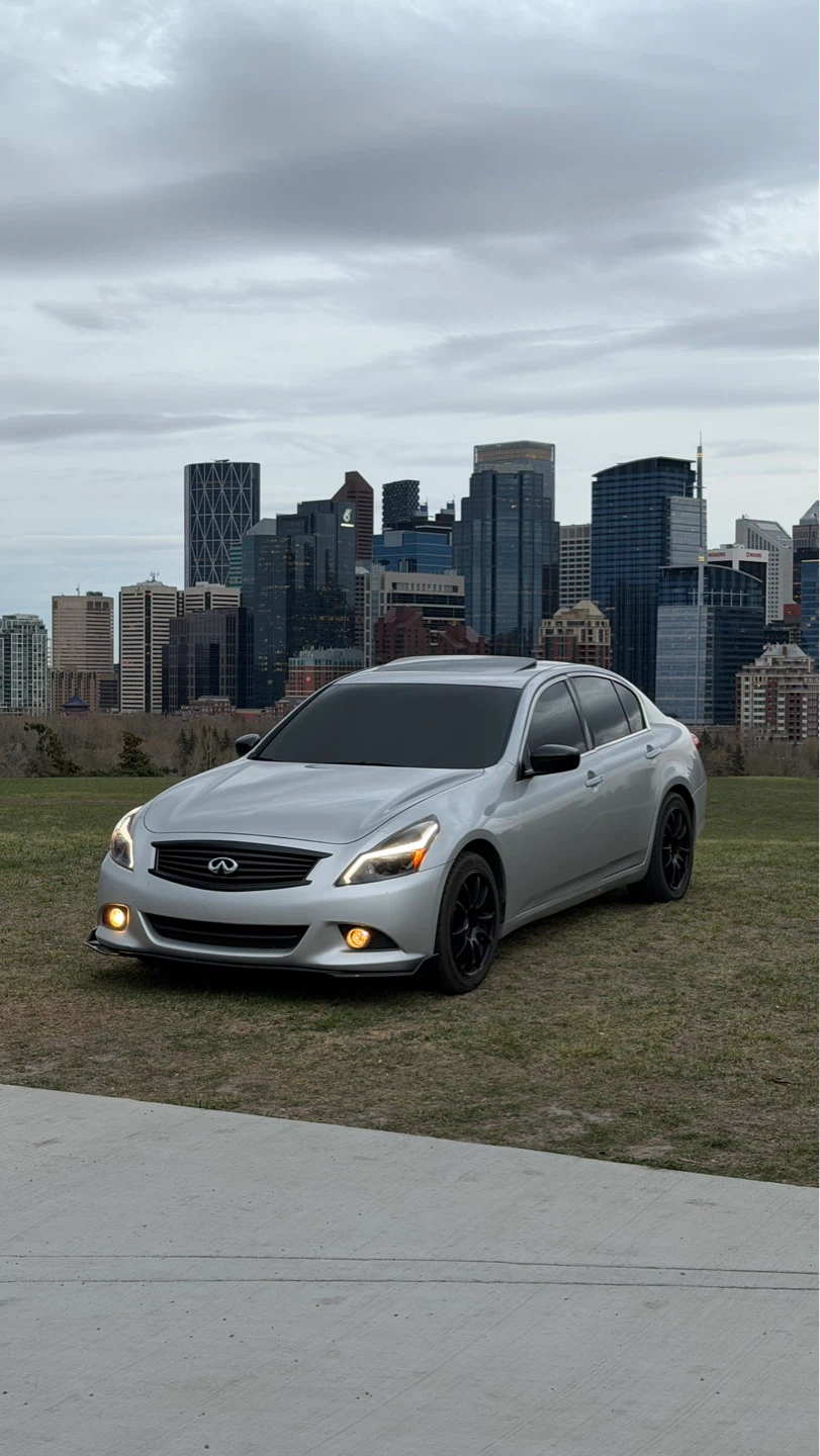 Silver Infiniti G37 Sedan