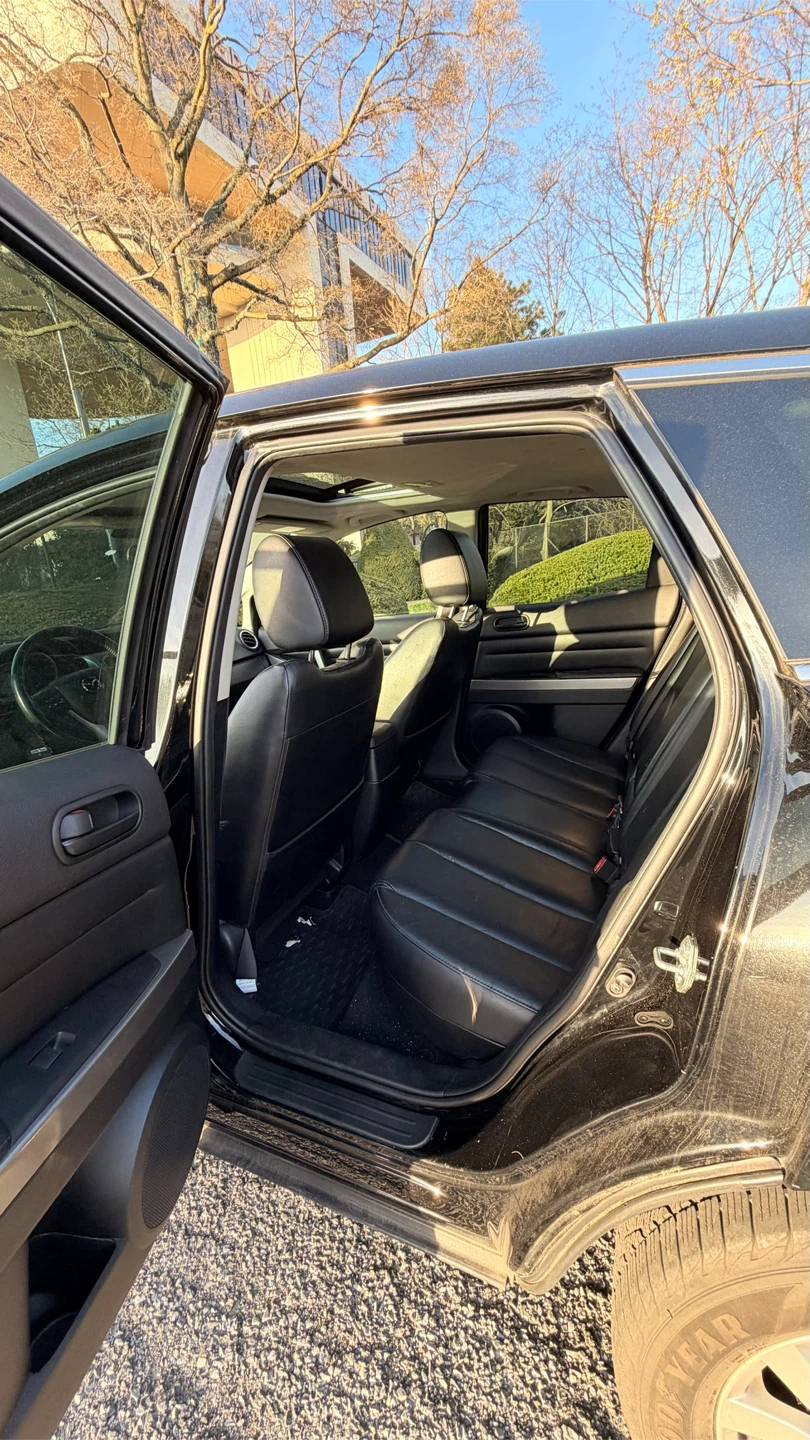 Black Mazda CX-7 SUV - photo 5