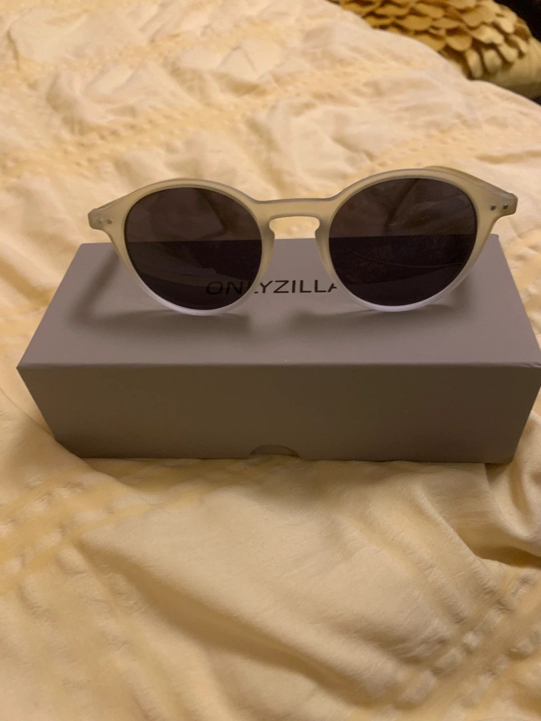 ONLYZILLA Sunglasses with Case