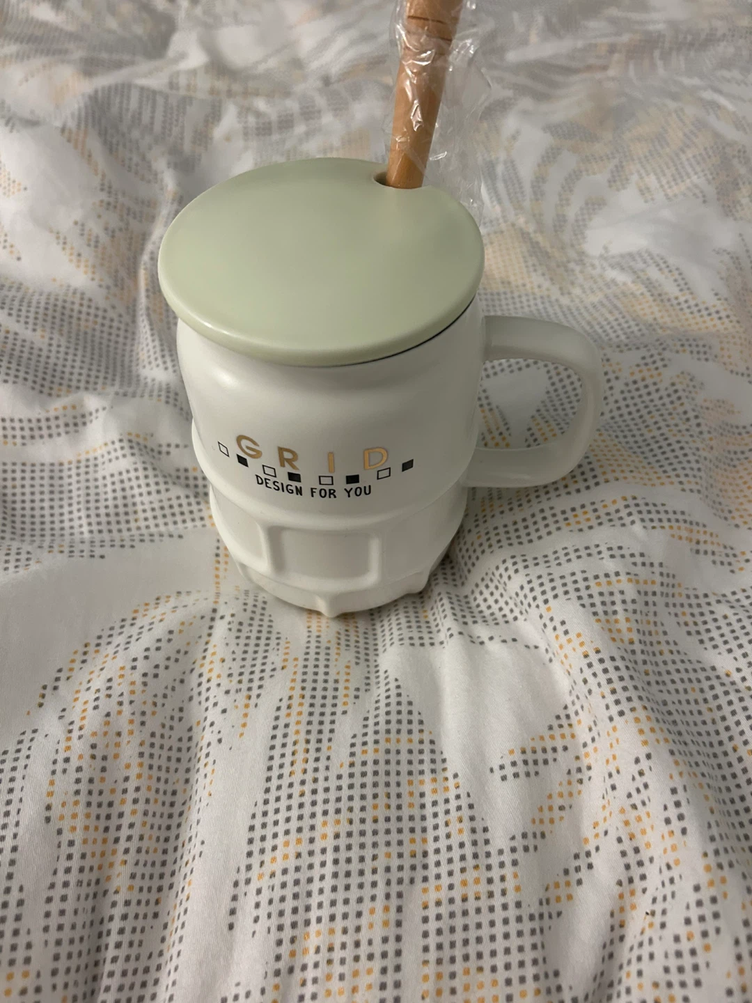 Homni Ceramic Mug with Lid and Spoon