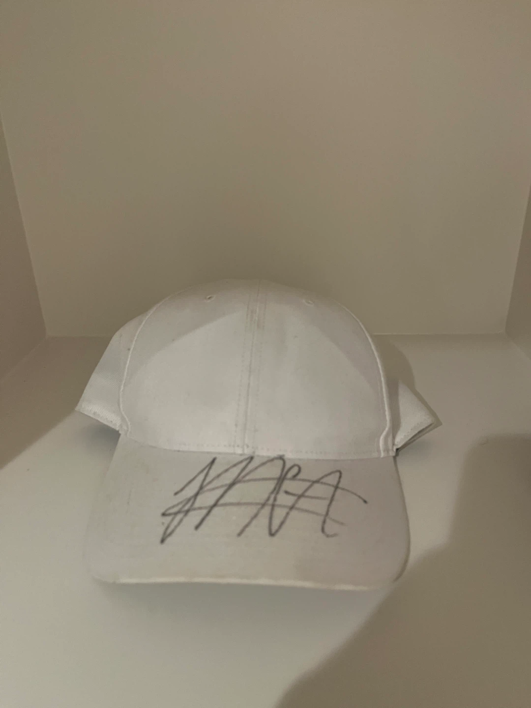 White Baseball Cap with Autograph of khabib nurmagomedov